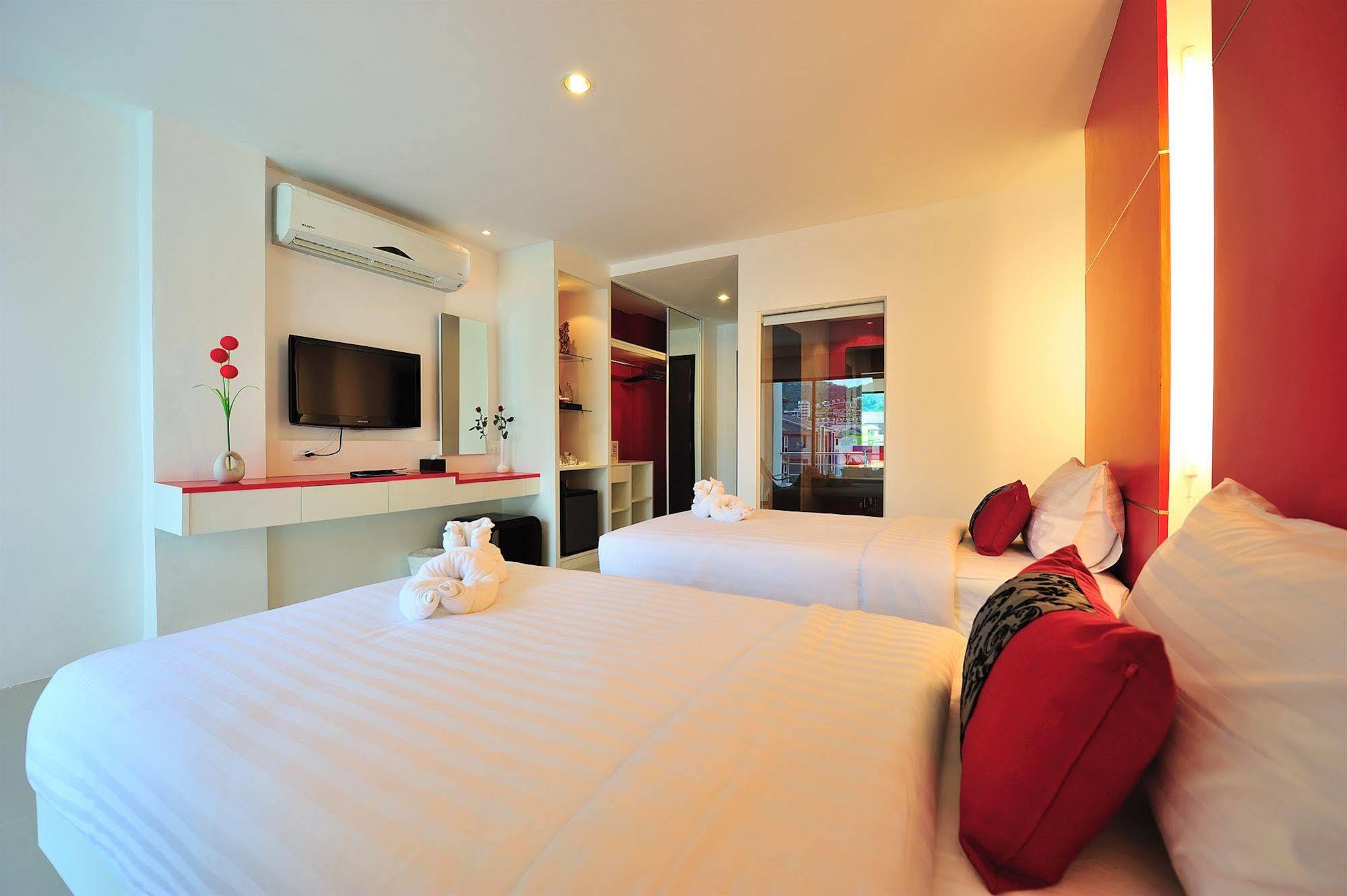 Alfresco Phuket Hotel Patong Buitenkant foto