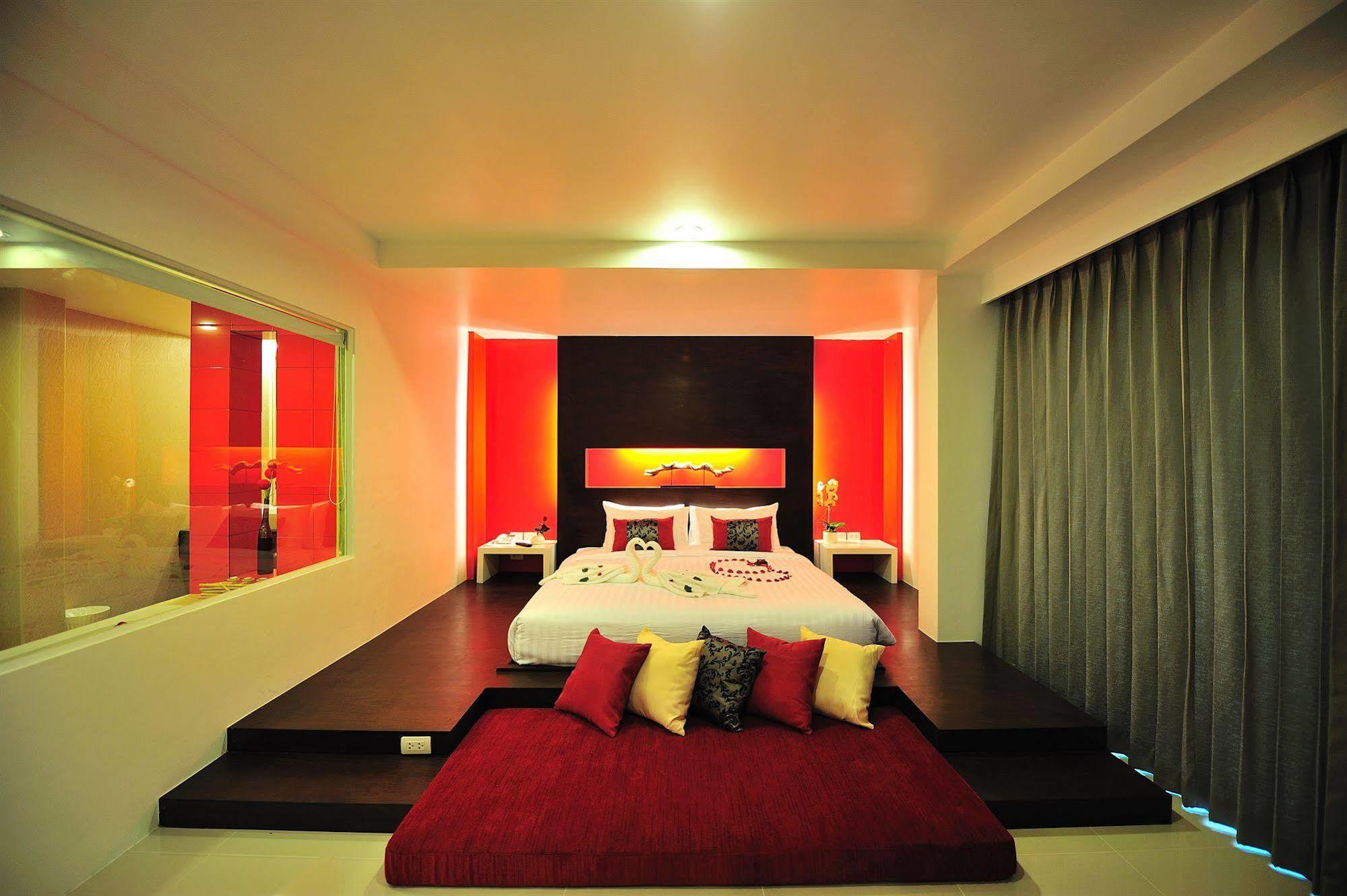 Alfresco Phuket Hotel Patong Buitenkant foto