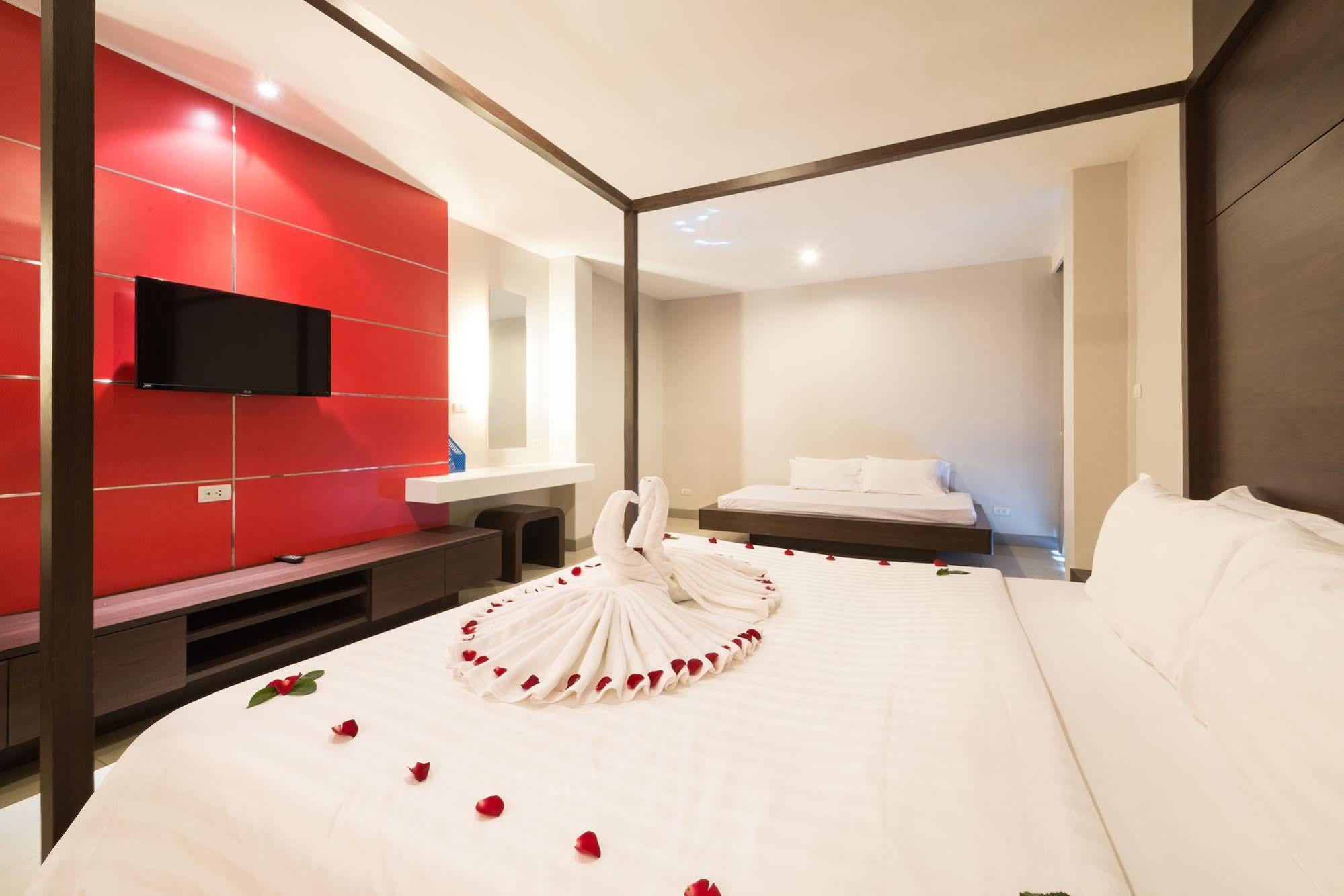 Alfresco Phuket Hotel Patong Buitenkant foto