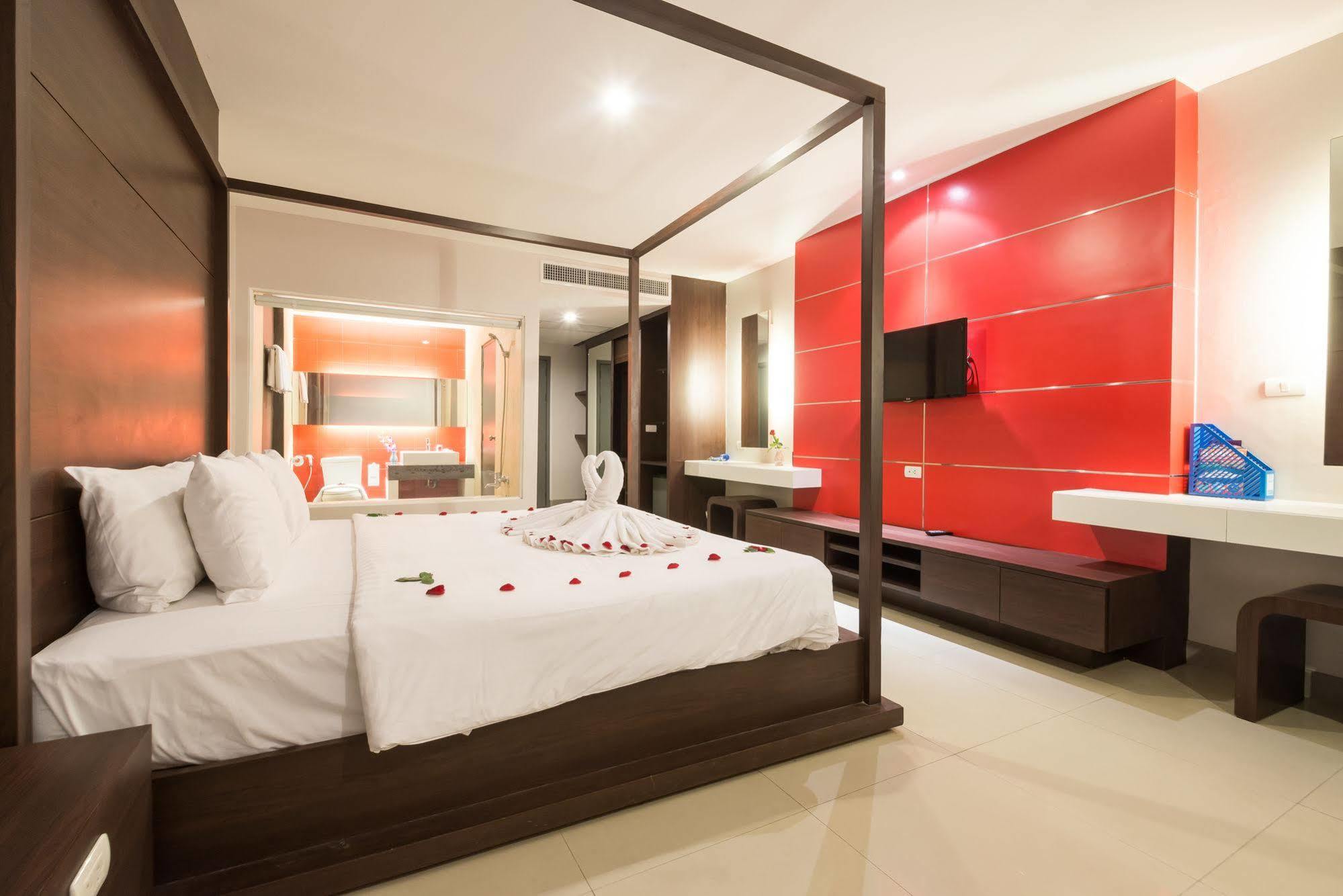 Alfresco Phuket Hotel Patong Buitenkant foto