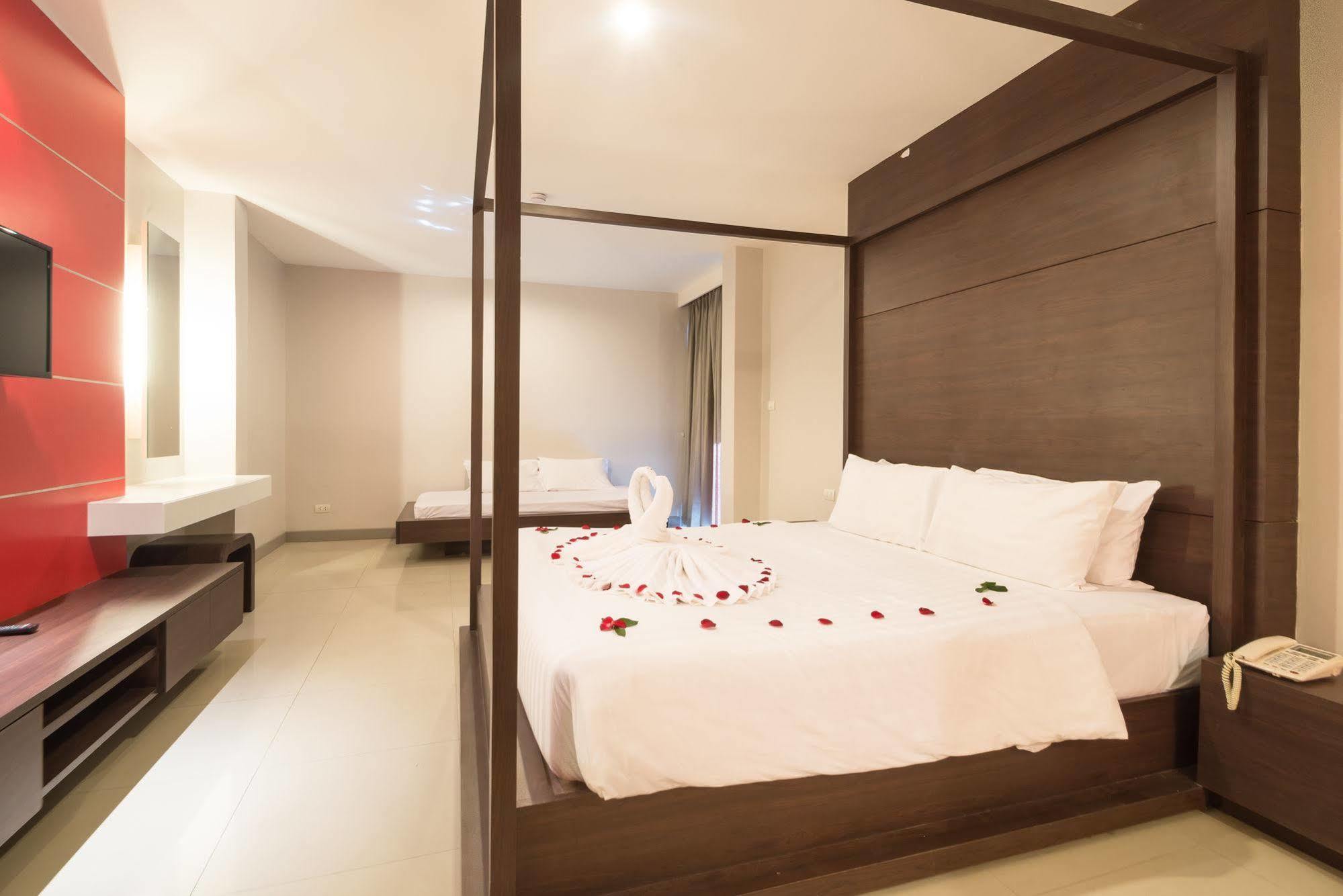 Alfresco Phuket Hotel Patong Buitenkant foto